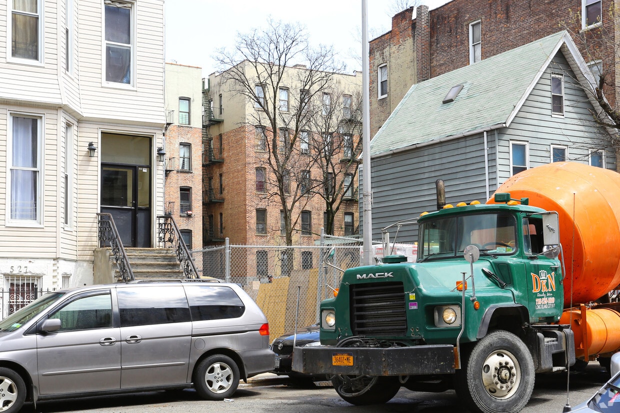 Building Photo - 525 W 173rd St