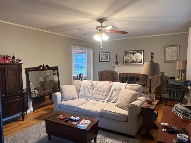 Foto del edificio - 145 Holmes Ave