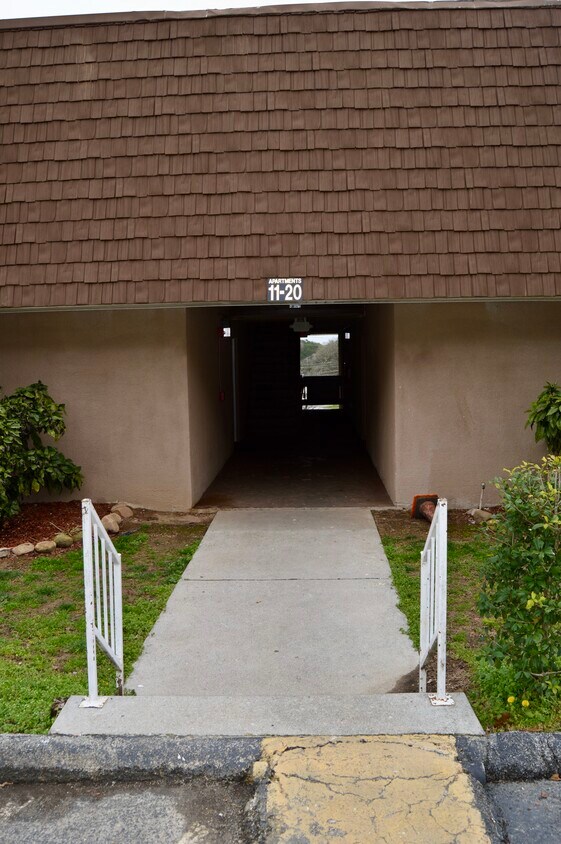 Primary Photo - 915 S Seminole Dr