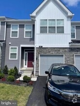 Building Photo - 607 Mockernut Ct