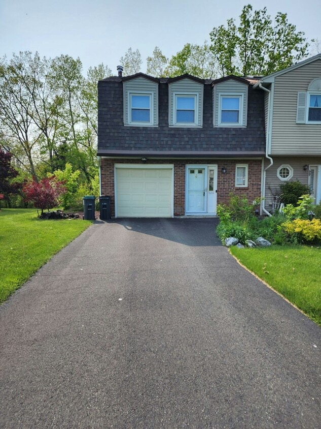 120 Donna Lynn Dr, East Greenbush, NY 12061 Townhome Rentals in East