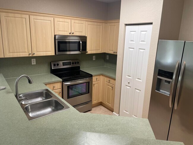 Foto del edificio - 5051 SE Mariner Garden Cir
