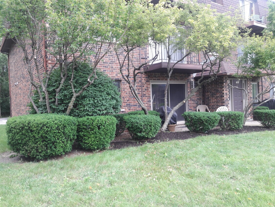 Primary Photo - 1207 Whispering Hills Ct