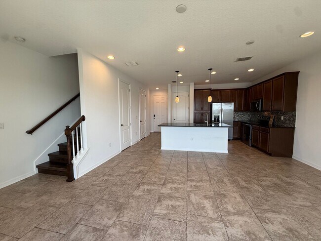 Building Photo - 2-bedroom, 2.5-bath townhome located in Ea...