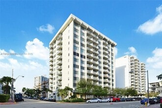 Building Photo - 1345 Lincoln Rd