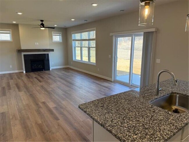 Building Photo - 5370 Robinwood Ct