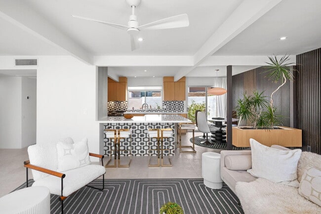 Foto del edificio - 1740 N Vía Miraleste