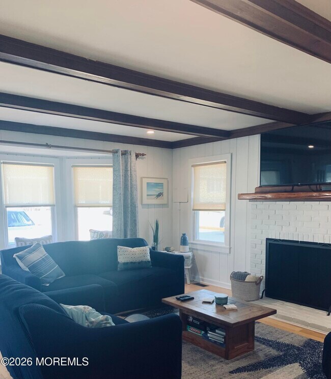 Building Photo - 108 E Kupper Dr