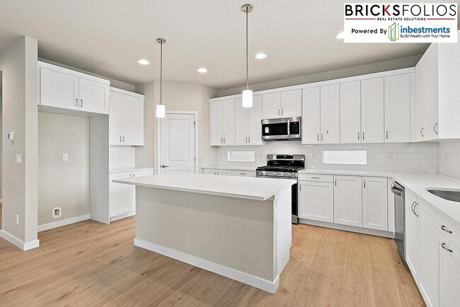 Building Photo - 16310 8th Ave E