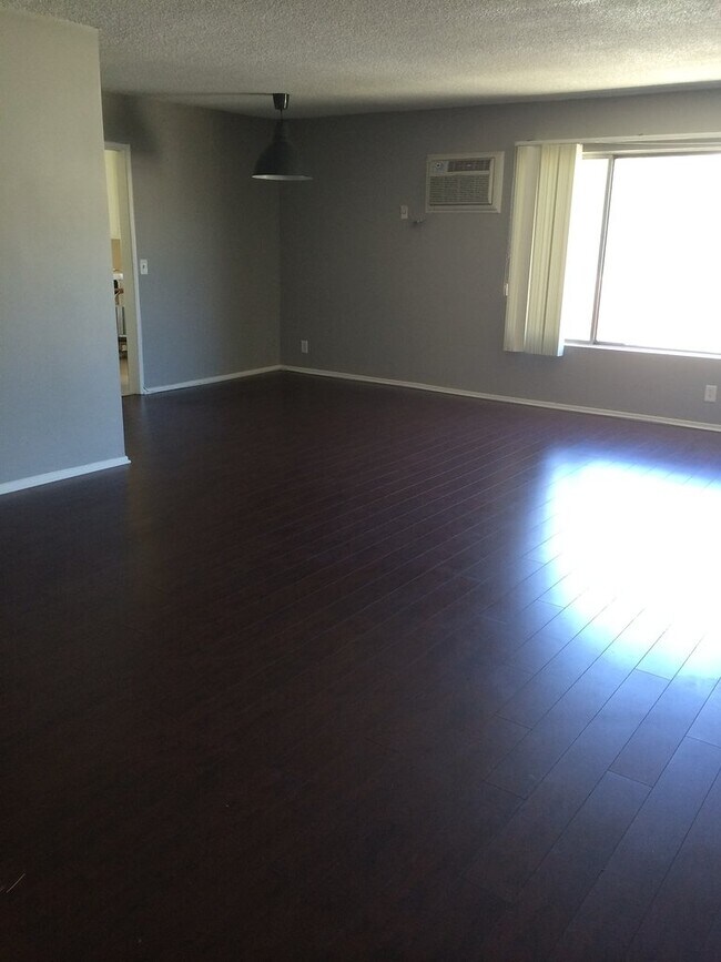 N.º 307 - 105 S Orlando Ave