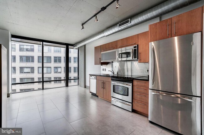 Building Photo - 1133 14th St NW