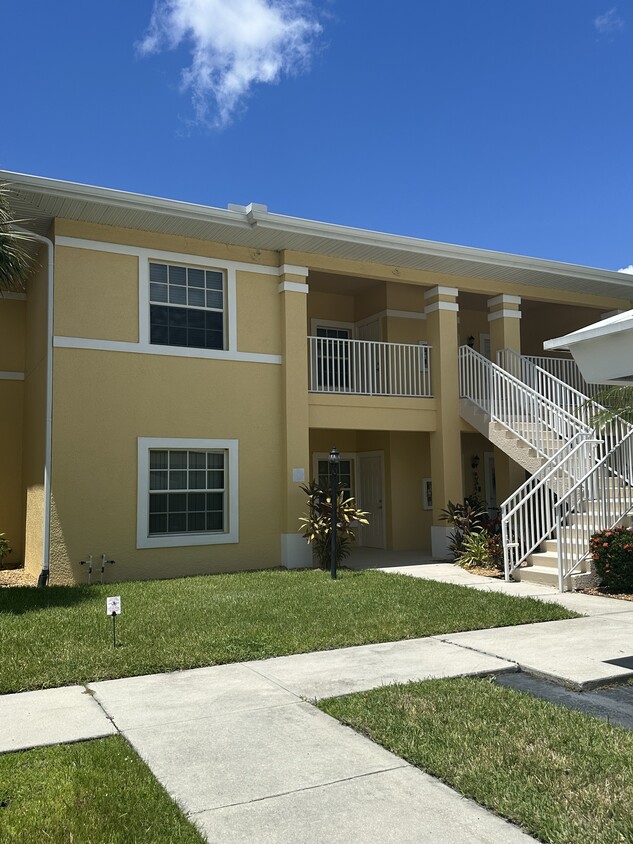 Primary Photo - 1235 Saxony Cir