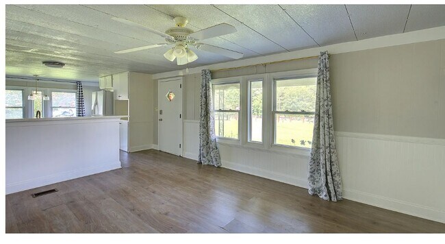 Foto del edificio - Spacious 3/1 Mobile Home Available for Rent!