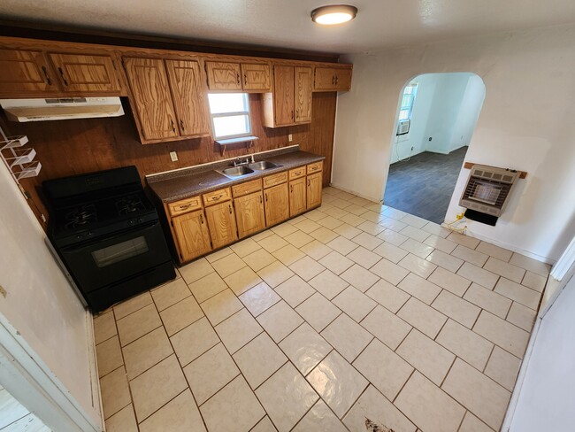 Building Photo - 404 S Carey