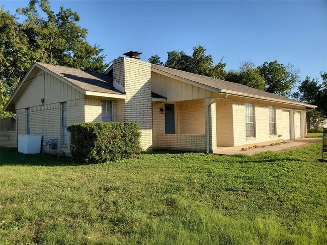 Building Photo - 1501 Scenic Dr