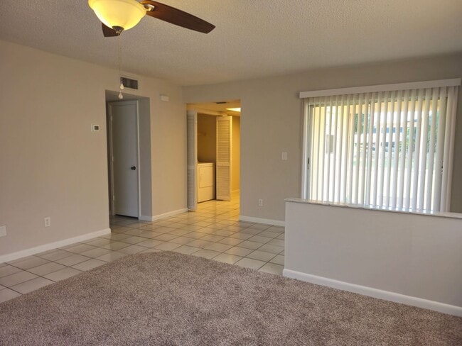 Building Photo - Very Cozy 2 Bedroom 1 Bath with Water incl...