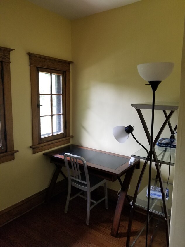 Study nook - 2515 Ashland Ave