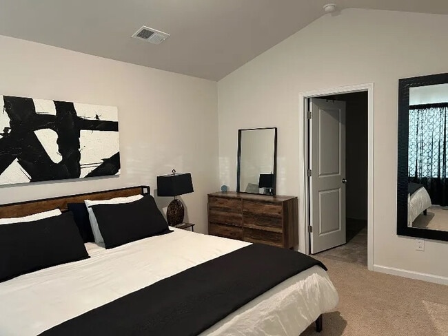 Foto del edificio - Room in Townhome on Murray Br Dr
