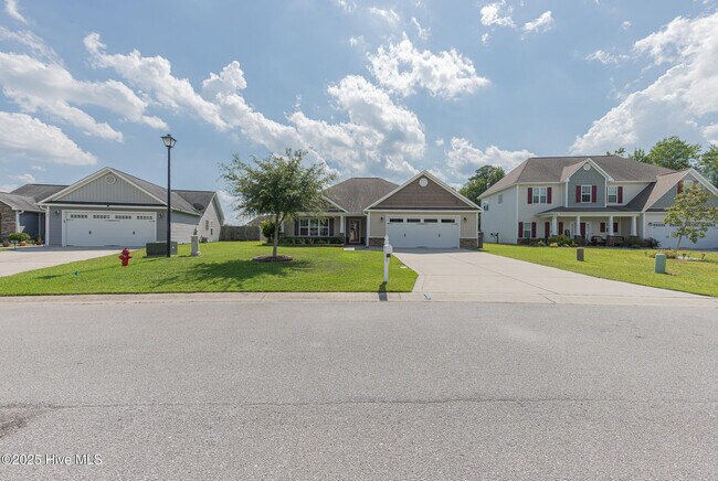 Building Photo - 905 Merlin Ct