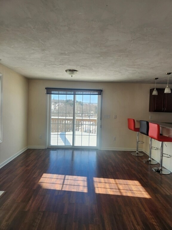 Foto del edificio - 24 Bittersweet Blvd