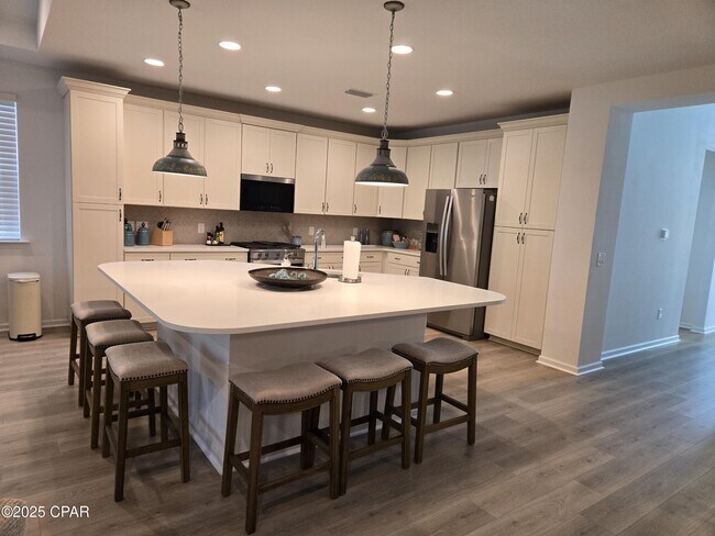 Foto del edificio - 9235 Paradise Dr