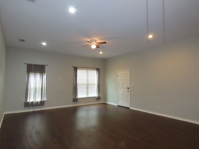 Foto del edificio - 2434 Haverhill Dr
