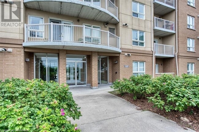 Building Photo - 4450 Fairview St