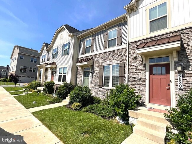 Building Photo - 5878 Tomahawk St