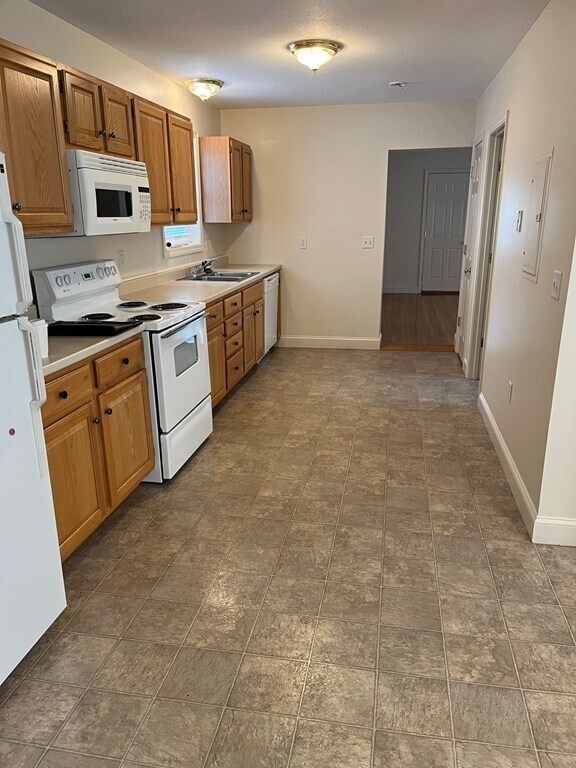 9 Grant St Unit 1, Westfield, MA 01085 Room for Rent in Westfield, MA