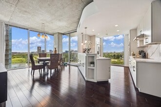 Building Photo - 5925 Almeda Rd