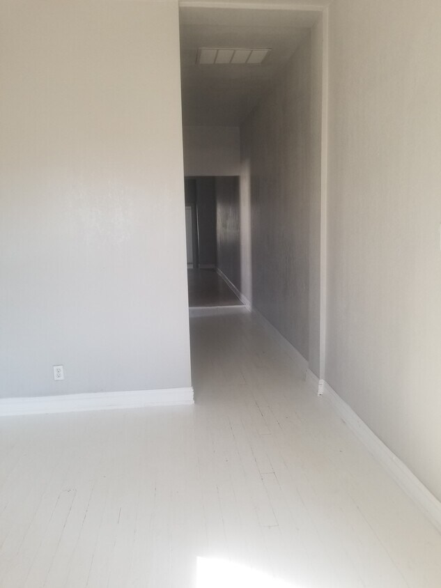 Building Photo - 1307 E Nevada Ave