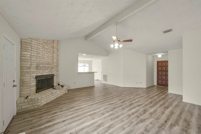 Foto del edificio - 16323 Summer Dawn Ln