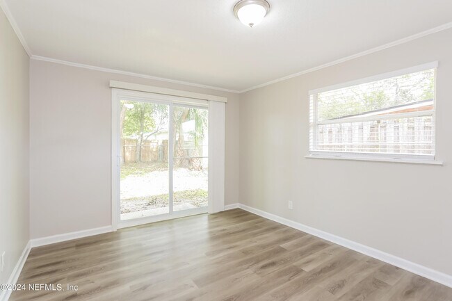 Building Photo - 7037 Pellias Rd