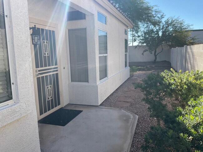 Building Photo - 4307 E South Fork Dr