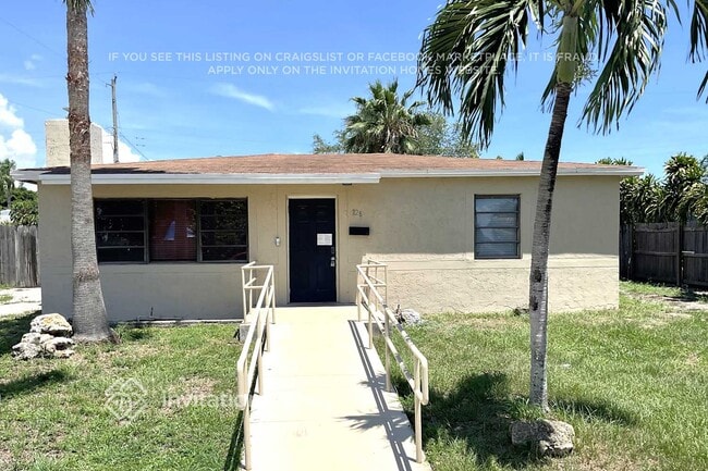 Building Photo - 725 Caddie Pl