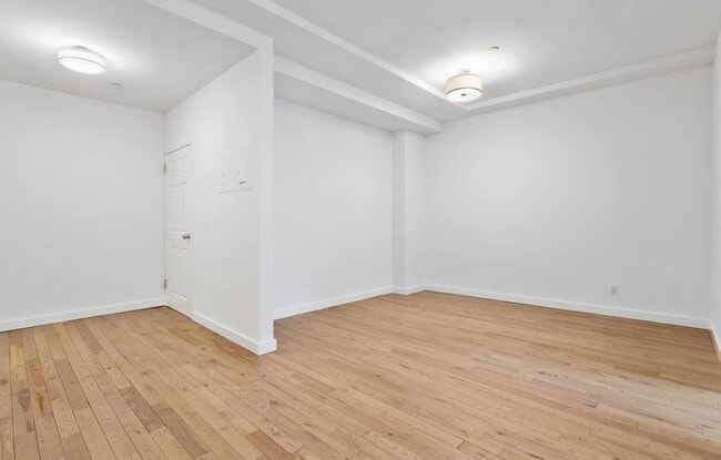 Building Photo - 102 Fulton St