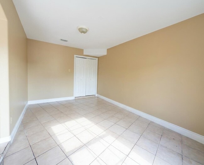 Building Photo - 312 Begona Ct