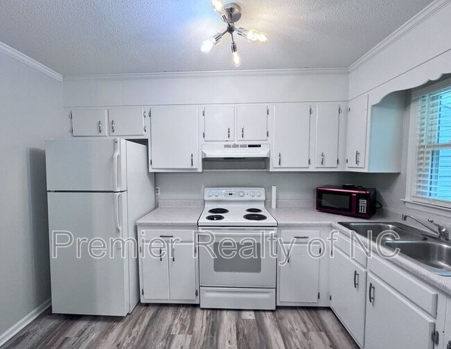 Building Photo - 420 Tot St