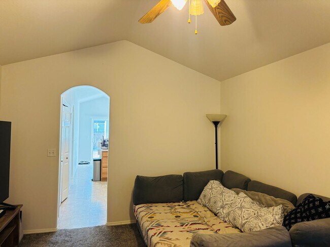 Foto del edificio - Cosy House w/ large garage in Belgrade. Pet friendly.