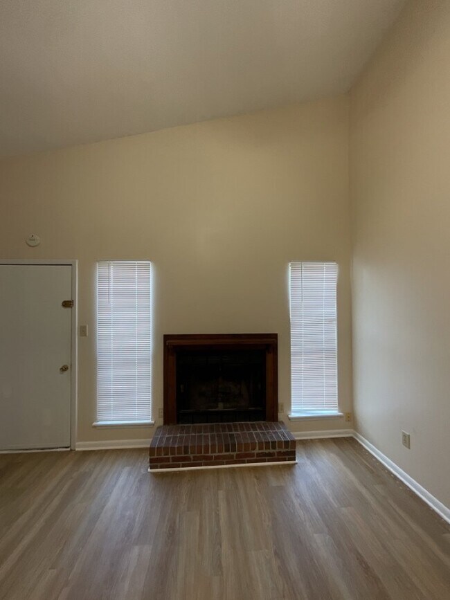 Foto del edificio - Cozy 2 Bedroom Duplex - 208 Yaupon Drive