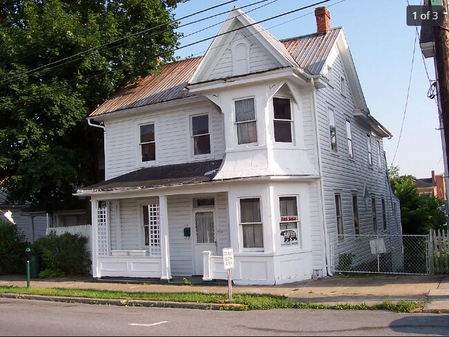 Building Photo - 113 W John St