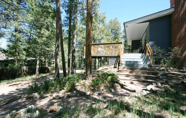 Building Photo - 26261 Clear View Dr