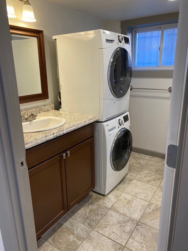 Foto del edificio - 5029 Ames St NE