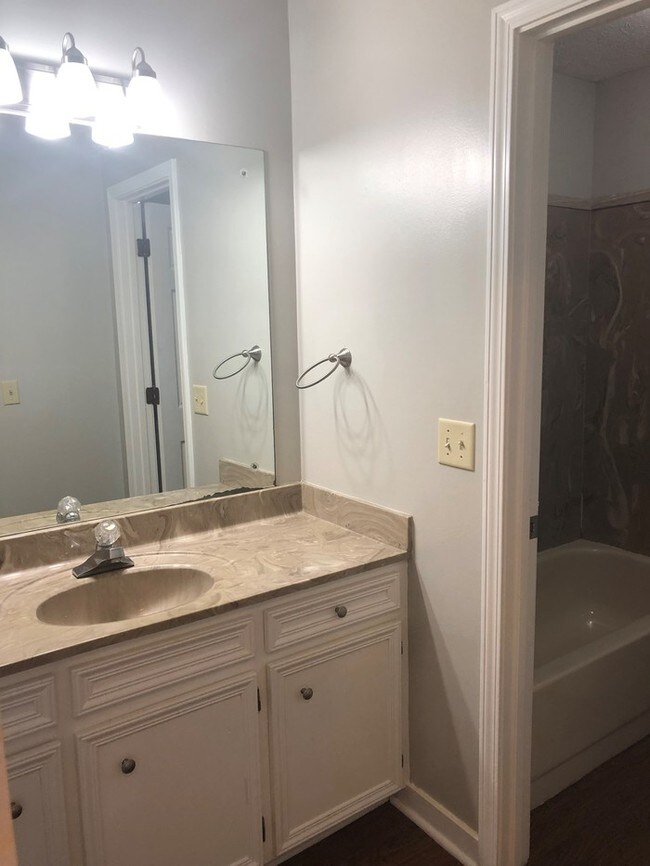 Building Photo - Beautiful Home for Lease!