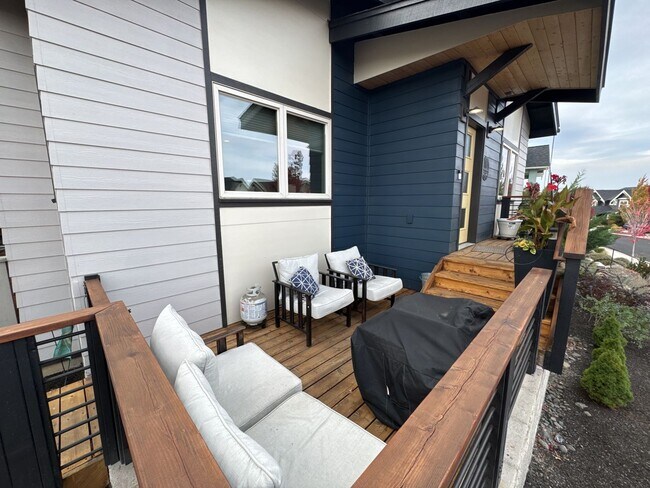 Foto del edificio - FULLY FURNISHED ALL-INCLUSIVE STUNNING HOM...