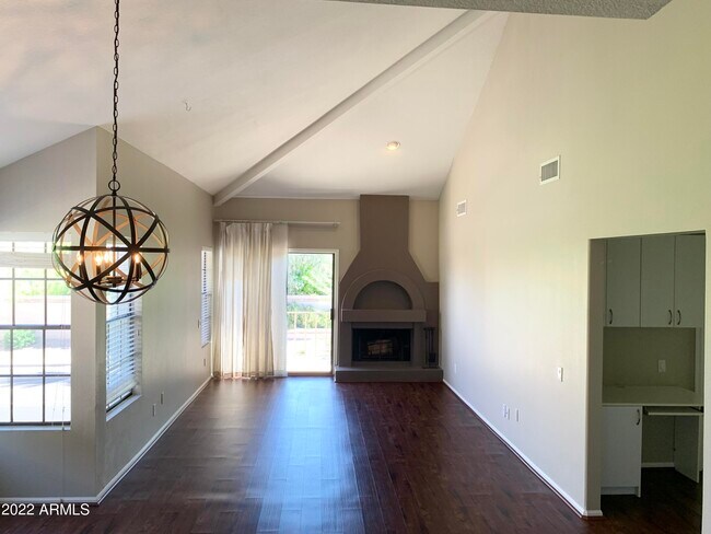 Foto del edificio - 10015 E Mountain View Rd