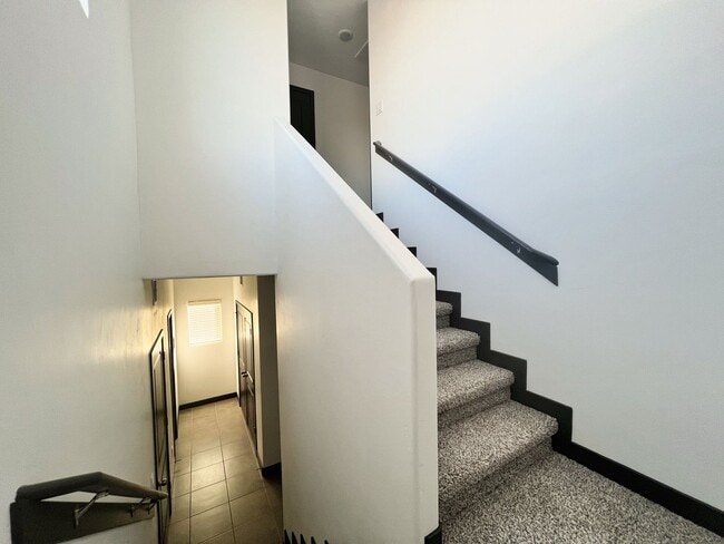Building Photo - Mission Valley 3 Bedroom 2.5 Bath Townhome