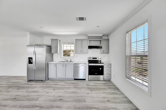 Foto del edificio - 2410 Skyview St