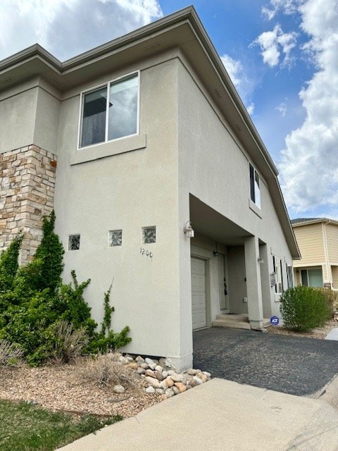 Building Photo - Luxurious 3-Bedroom Townhouse with Granite...