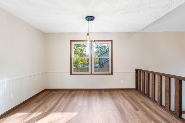 Building Photo - 4536 S Crescent Ave